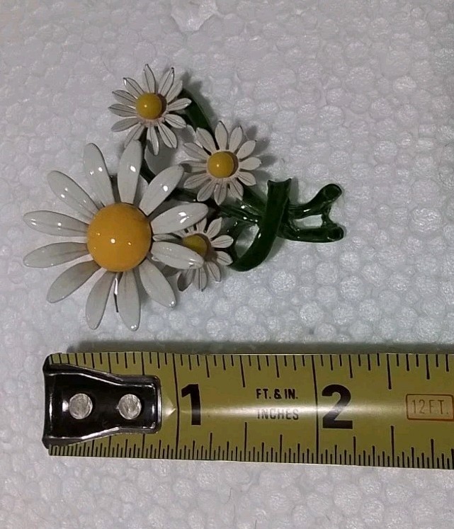 SUMMER DAISY Retro ENAMEL FLOWER Vintage BROOCH Pin