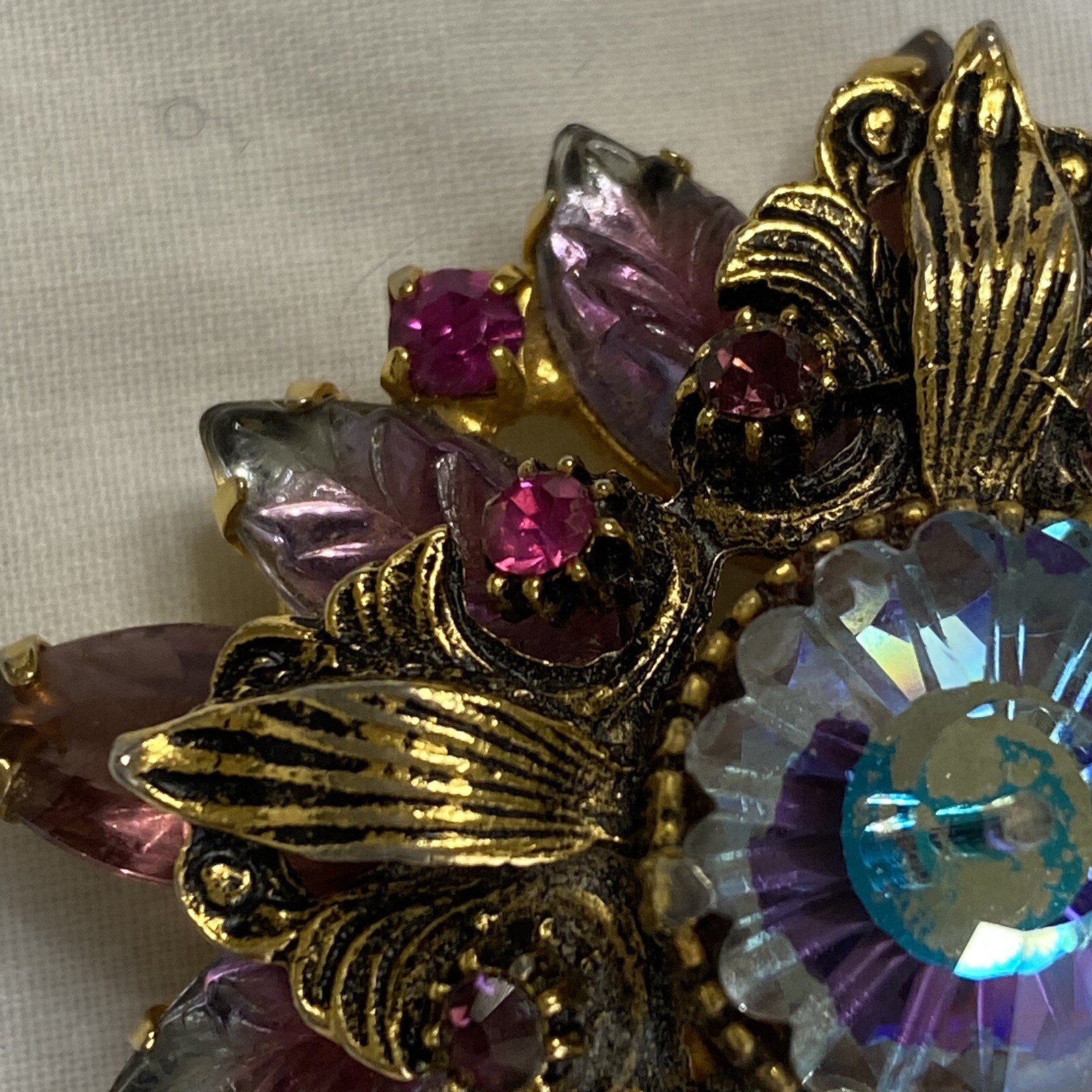 Vtg Brooch Pink Purple Domed Heliotrope Molded Glass Leaves Pin Estate Fashion