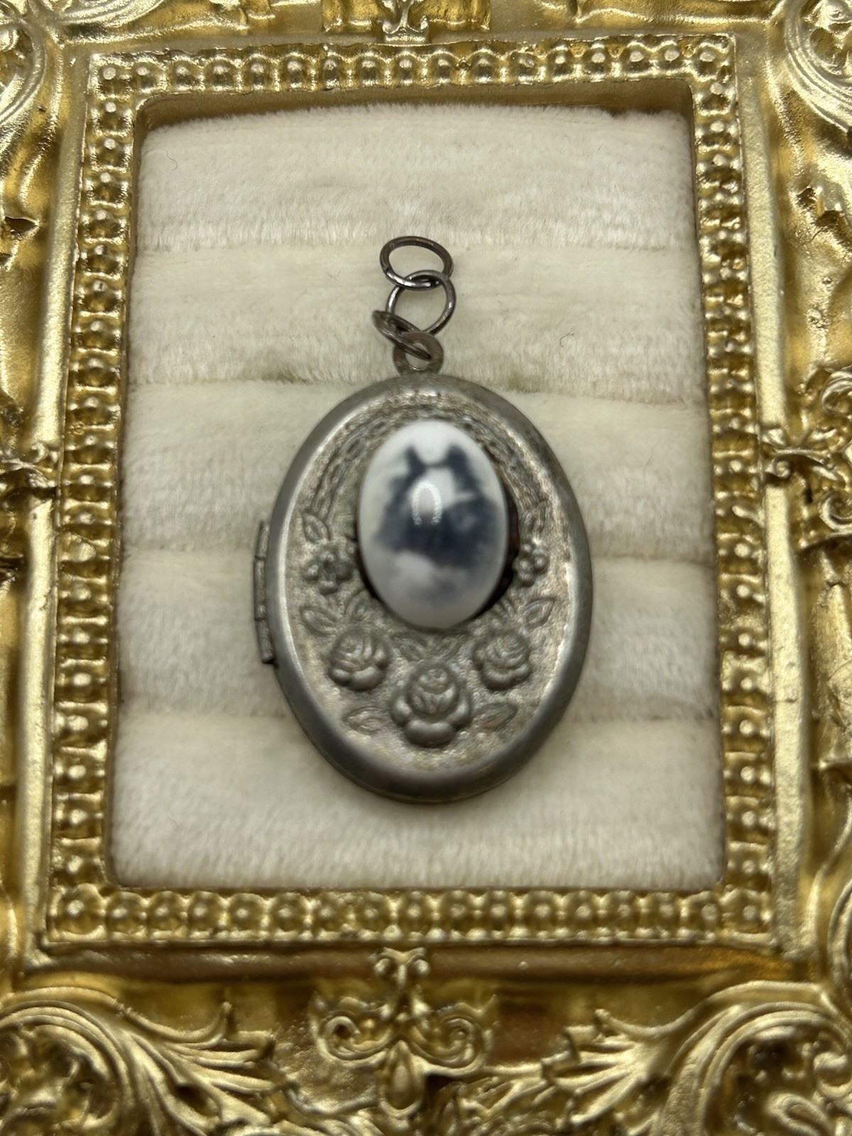 Vintage Silvertone Mona Lisa Cameo Locket Pendant Art Portrait Estate Jewelry