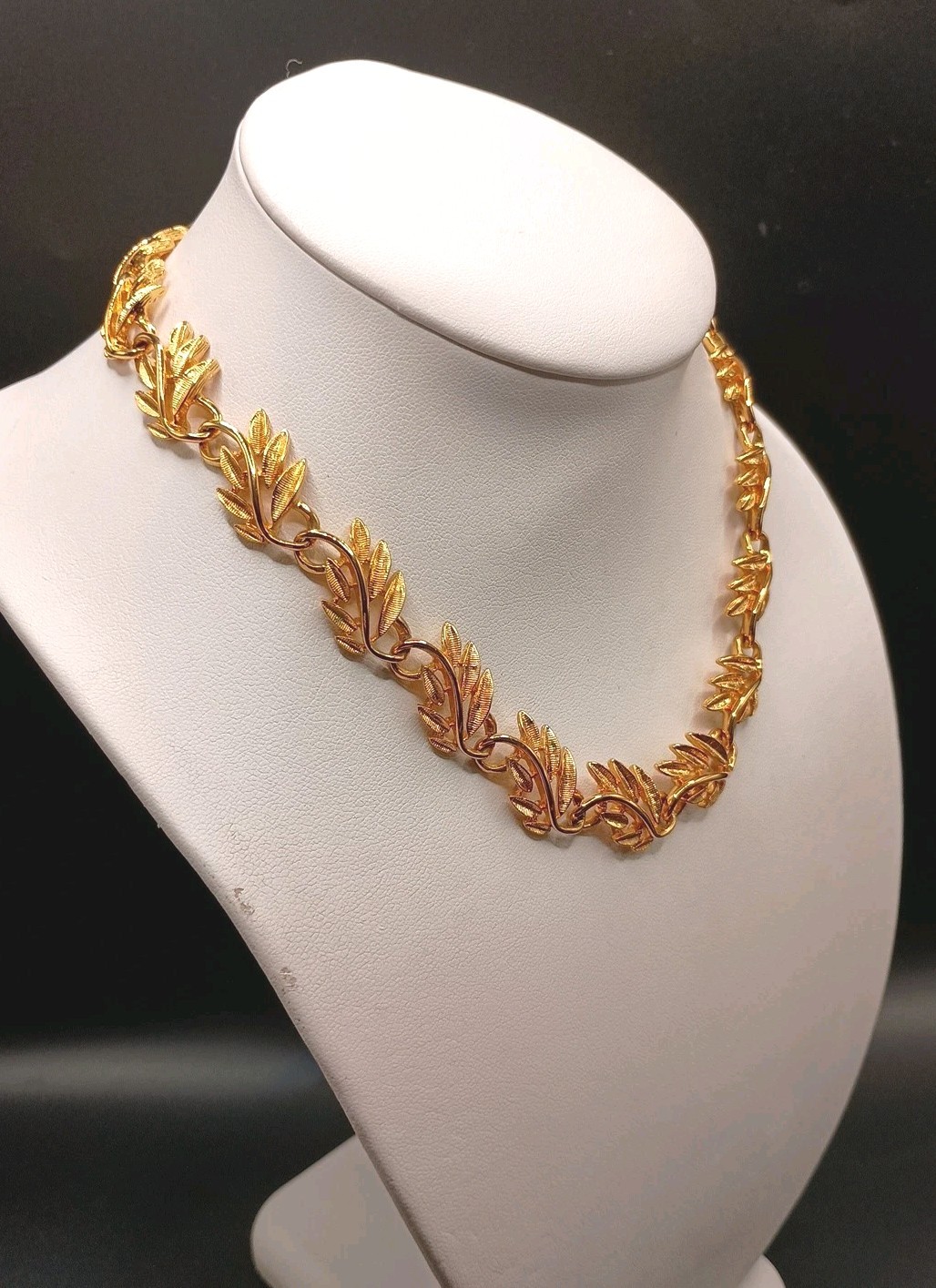 Vintage Napier Gold Tone Leaf Link Necklace Choker Collar 16.5 in Signed