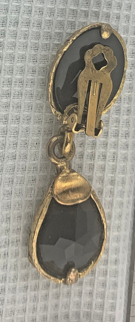 vintage 90’s Drop Earrings Black Gold clip-on resin & metal ,never worn