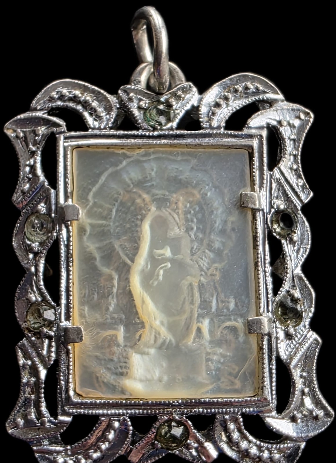 Religious Pendant Medal – Hand-Carved Virgin Mary in Mother-of-Pearl & Silver