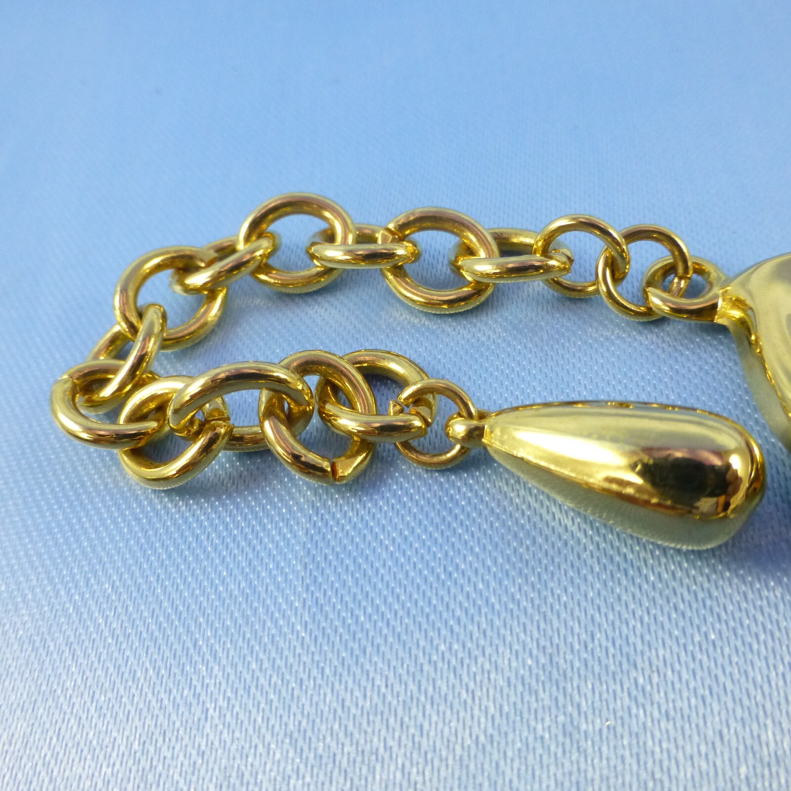 Fashionable Black Enamel on Gold-Tone Articulated Links Necklace Elegant