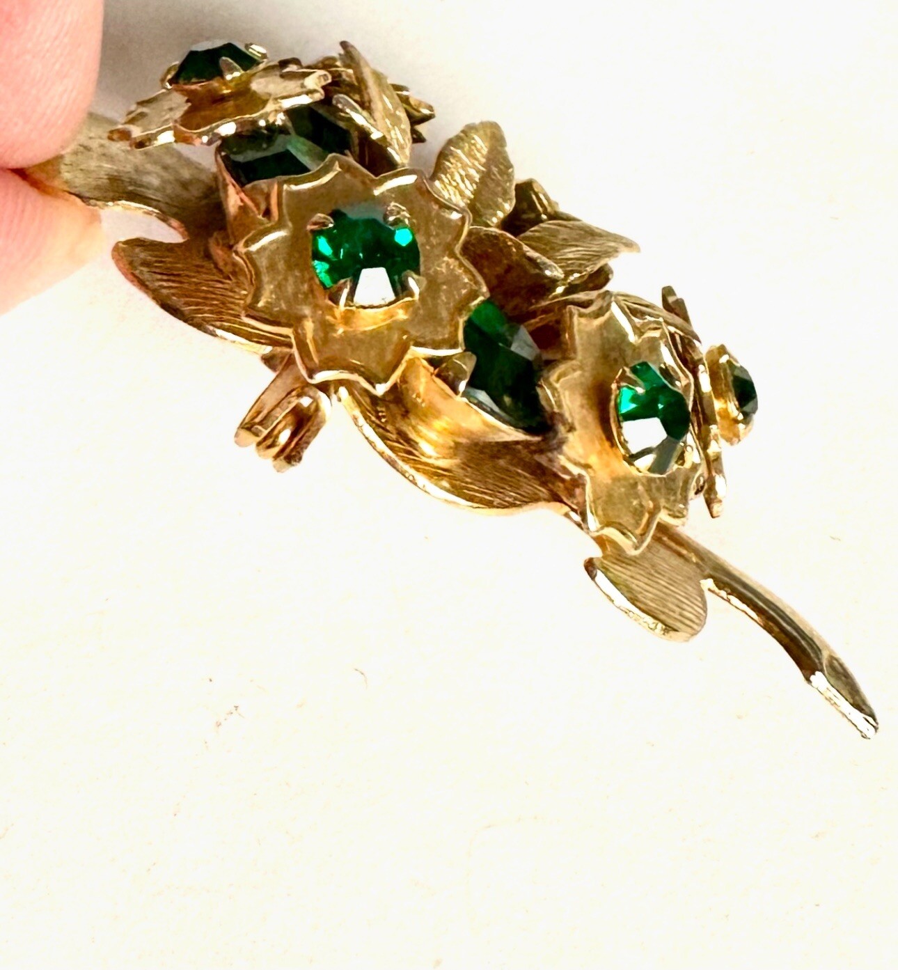 VTG Green Rhinestone Flower Leaves Vivid Pretty Rhinestones Gold Tone Brooch