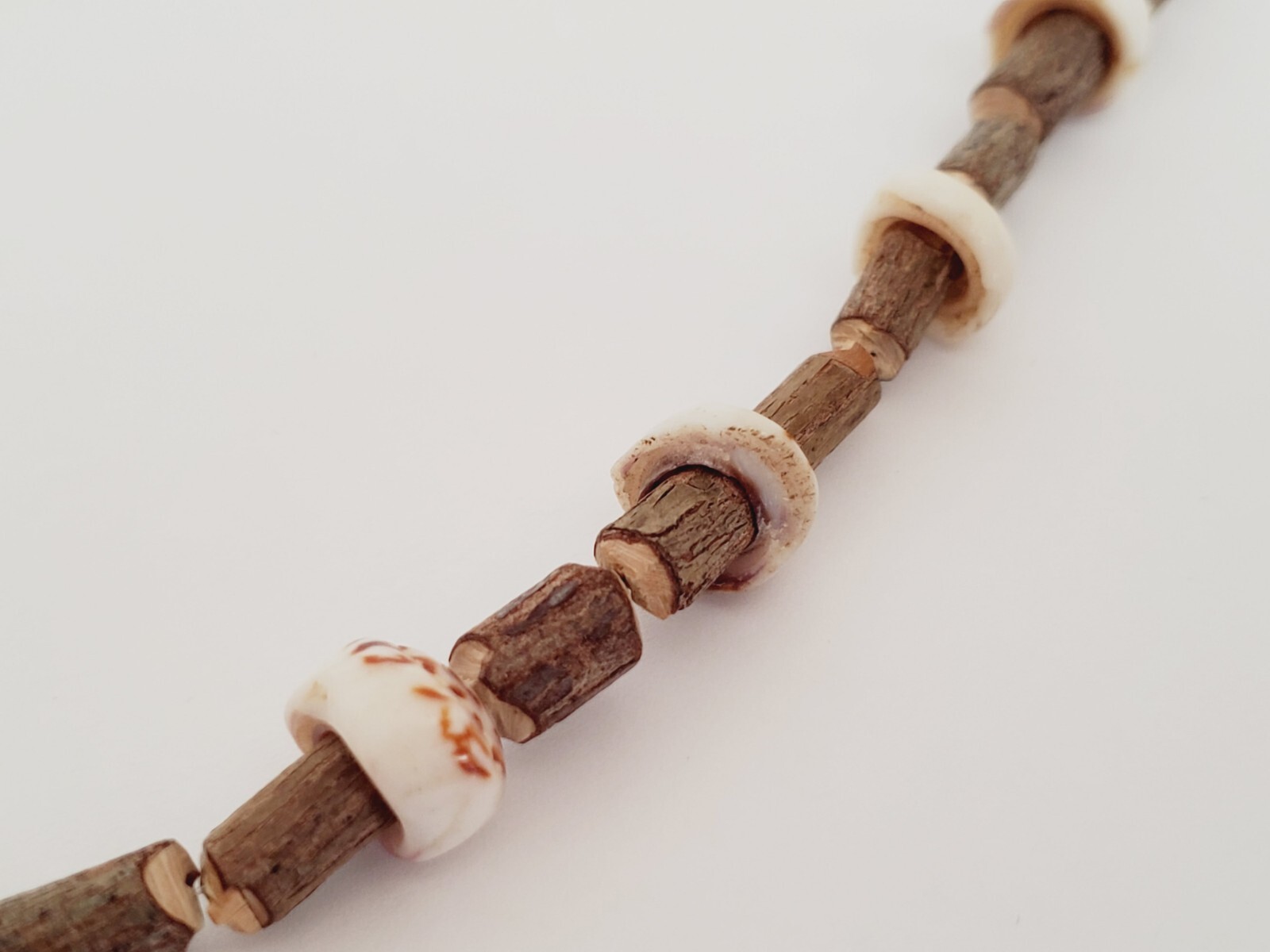 Neat Handmade Vintage Puka Shell & Wood Bead Necklace – 20″