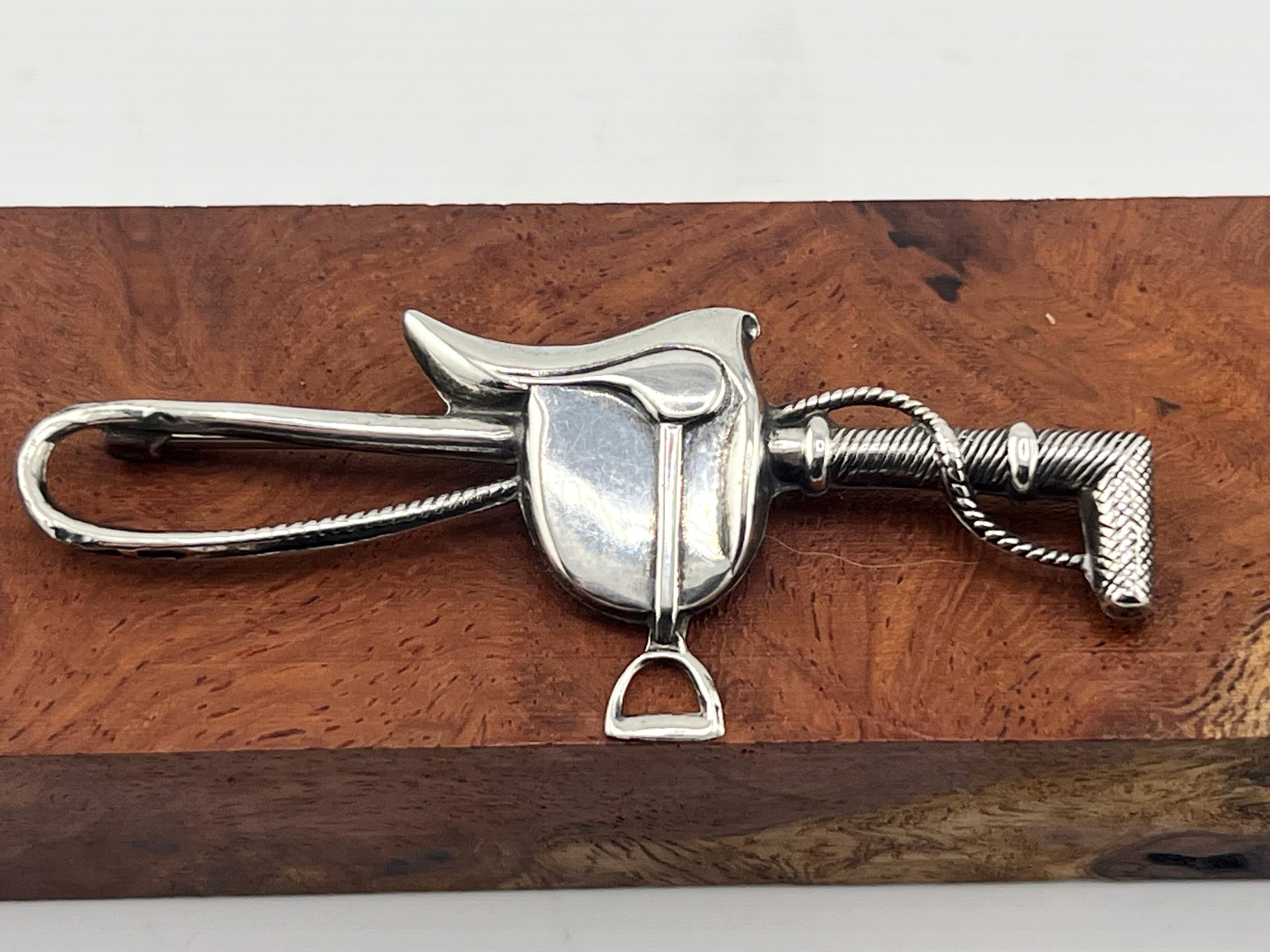 Vintage 925 Sterling silver Equestrian brooch horse saddle & whip