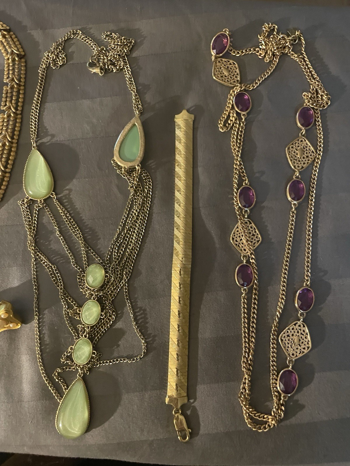 COSTUME JEWELRY LOT 1