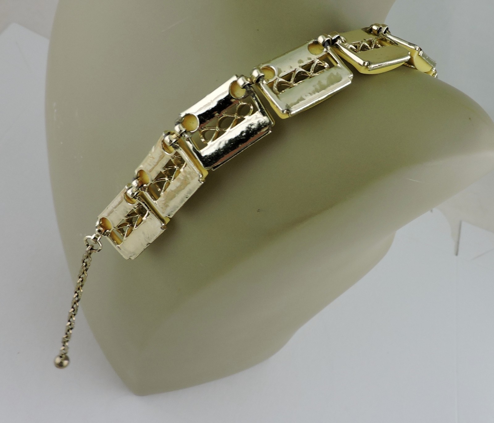 VINTAGE GOLD TONE & YELLOW PLASTIC RETRO PANEL ART DECO NECKLACE CHOCKER