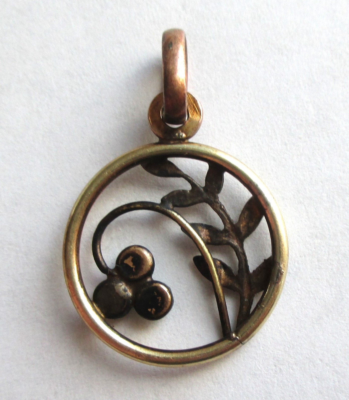 ANTIQUE VICTORIAN GOLD WASH FLOWER ROSE CUT GREEN RHINESTONE PENDANT CHARM