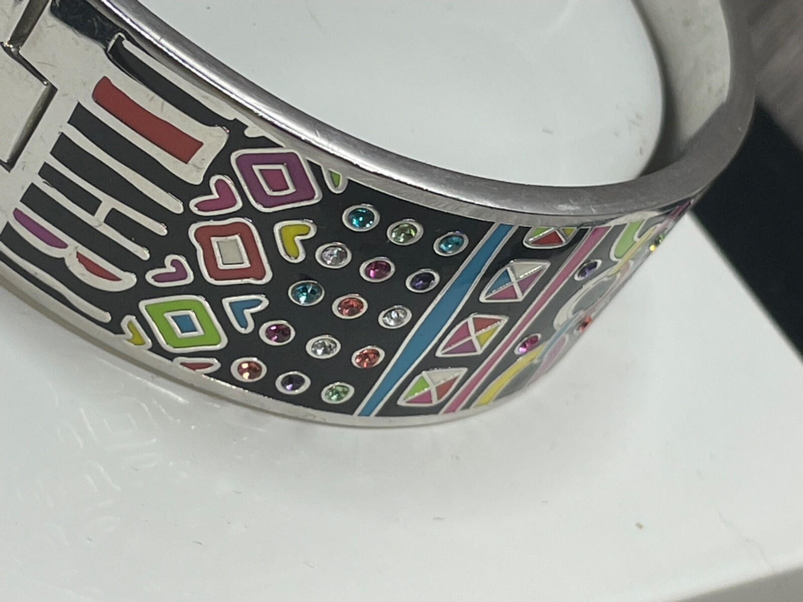 Metal Hinged Bracelet w/ Rhinestone opening Beautiful Colorful VIntage