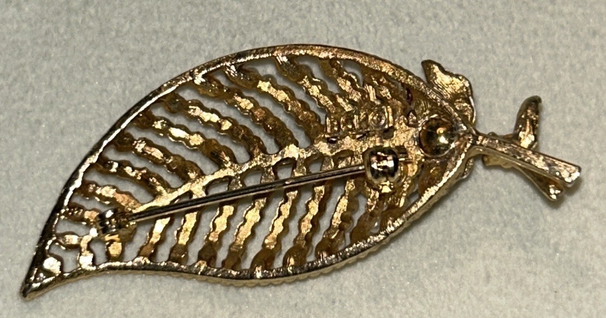 Vintage BSK Faux Seed Pearl Purple Enamel Flower Leaf Brooch Gold Tone 1950’s