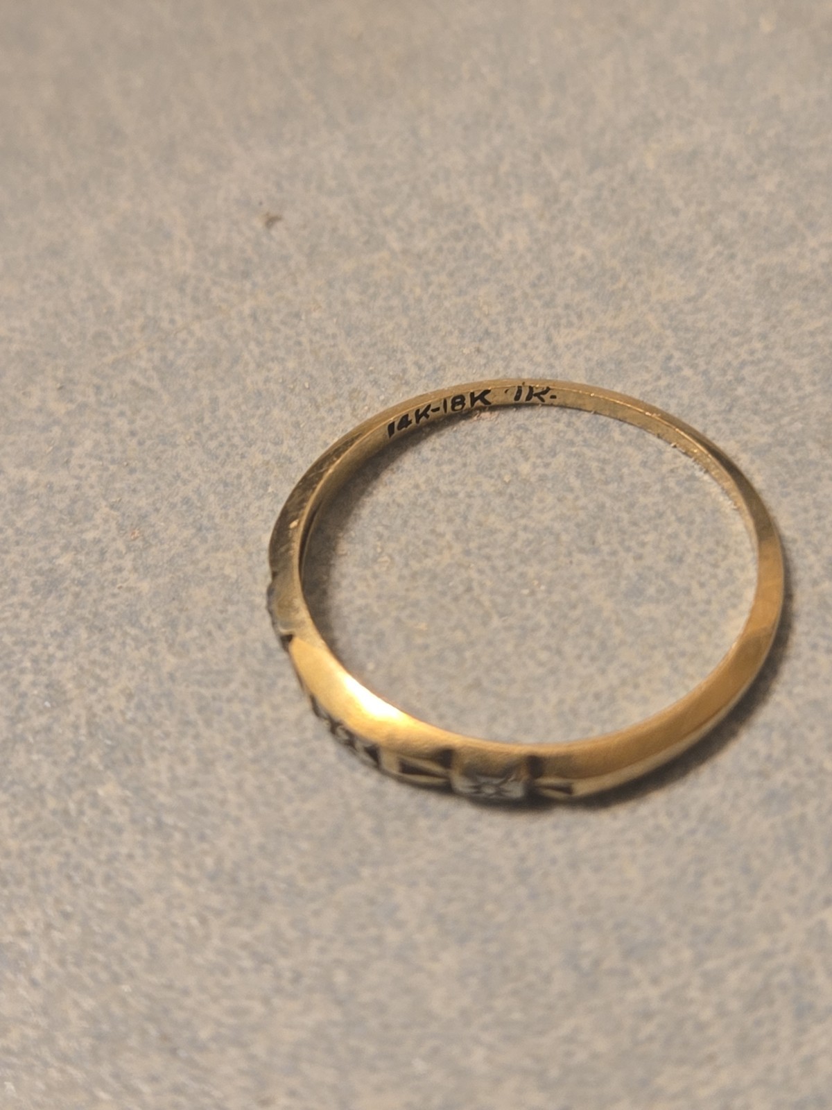 Art deco 2 Tone Dainty Wedding Band Ring Size 5 Stamped “14k-18k IR”