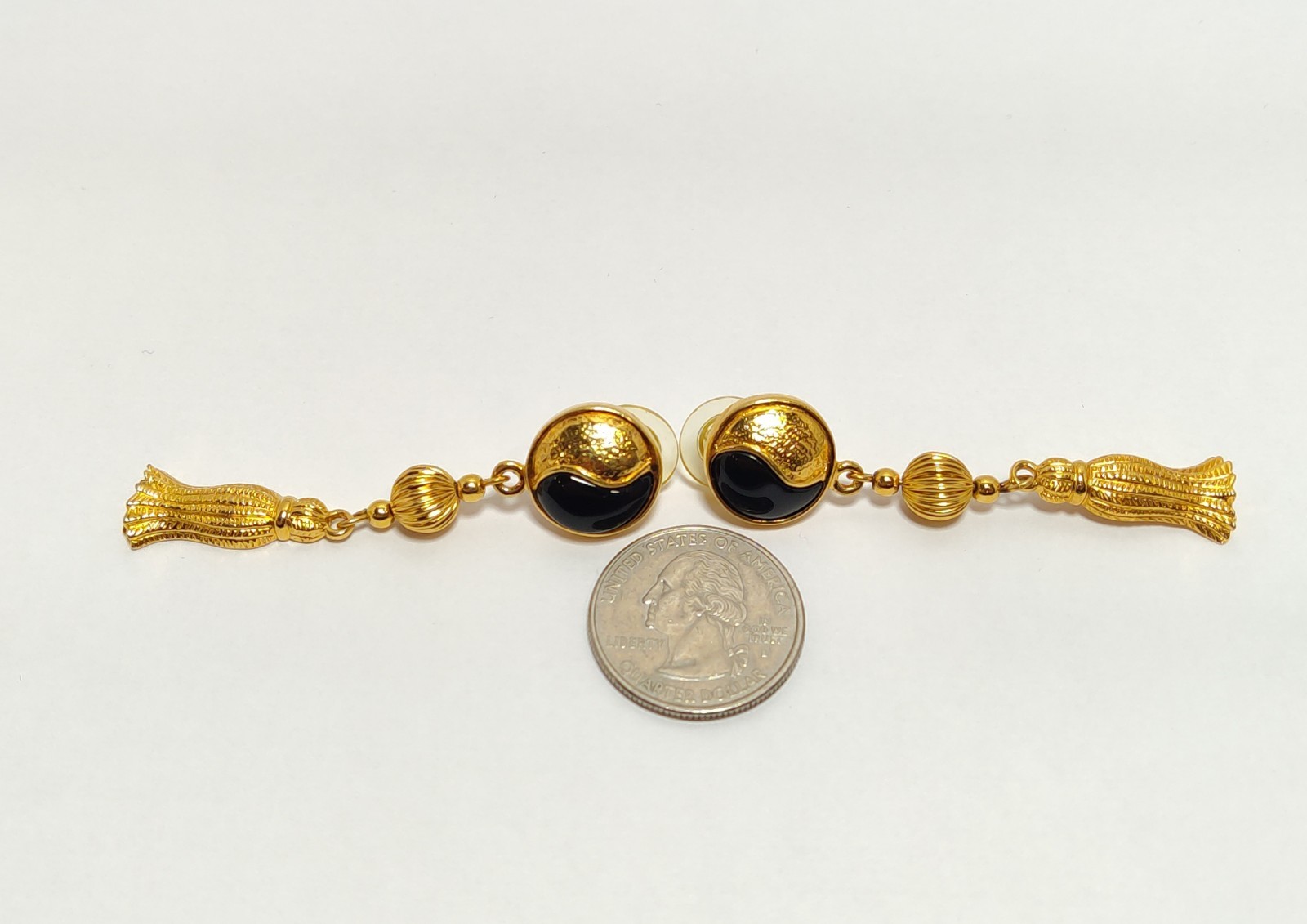 Elegant Vintage signed AVON Long Drop Dangle Gold Tone Earrings w/Black Enamel