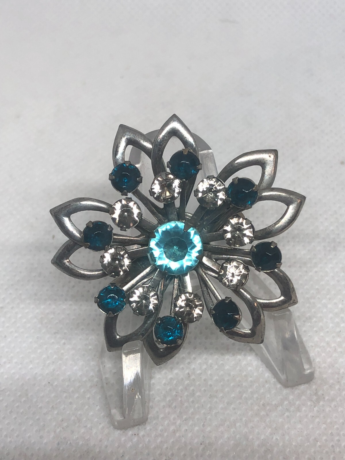 VINTAGE DARK LIGHT BLUE GREYISH RHINESTONES BROOCH PIN
