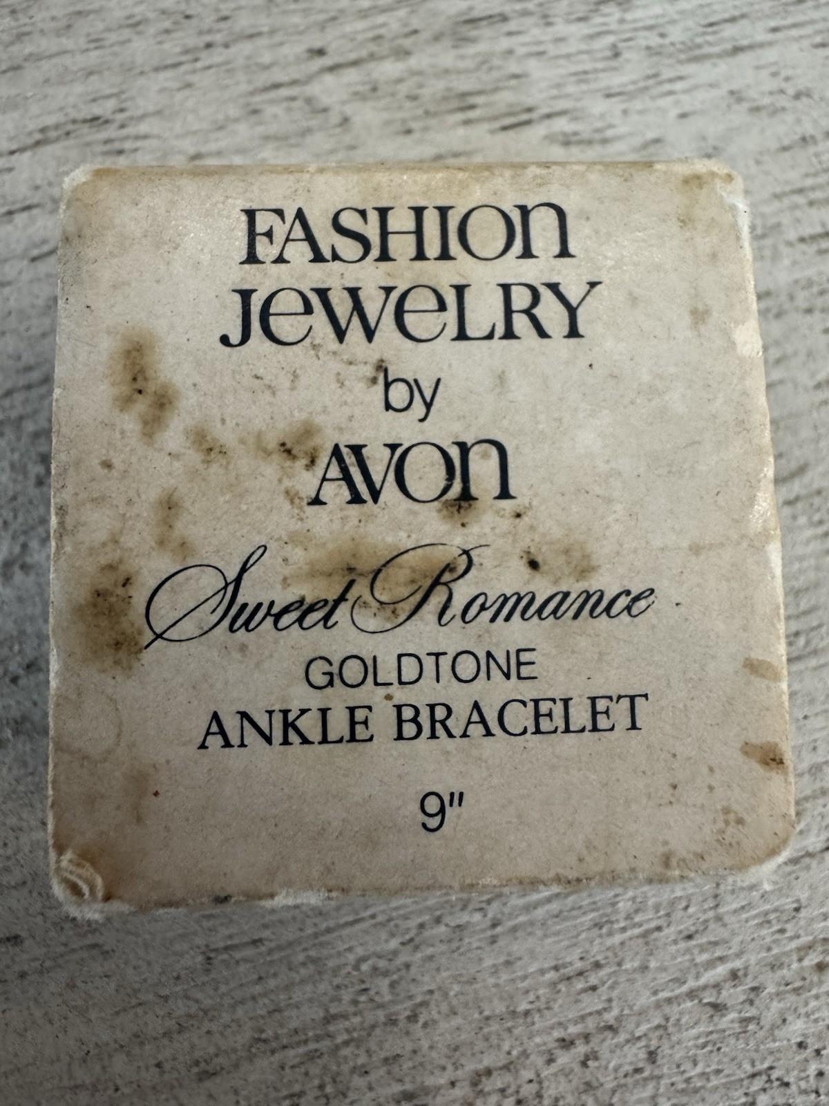 Avon Vintage 1980 Sweet Romance Ankle Bracelet Gold Tone Finish Original Box