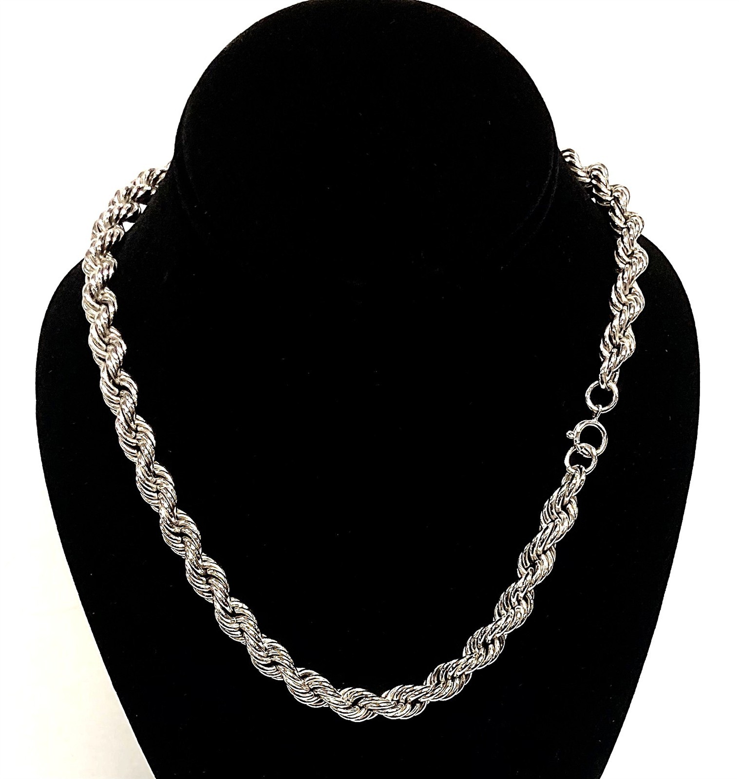 VINTAGE SILVER PLATED LIGHTWEIGHT ROPE 8mm. THICK CHAIN 18 INCH NECKLACE 3211