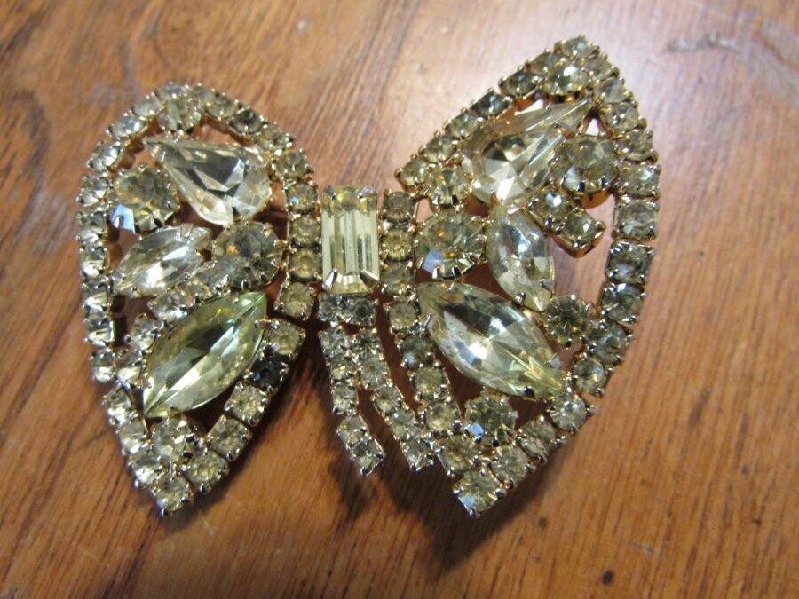 Vintage pale yellow rhinestone asymetrical butterfly ooch marked Weiss