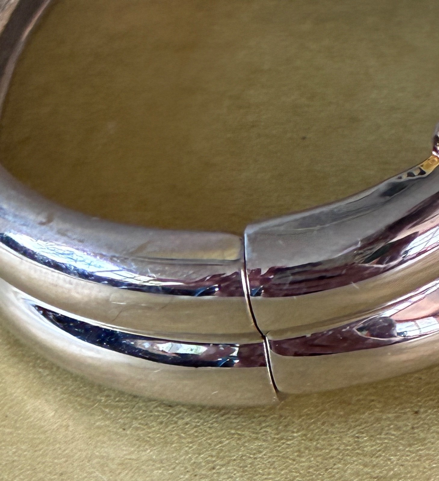 Vintage Modernist Gold & Silver Tone Hinged Bangle Bracelet Open Metal Swirl 8″