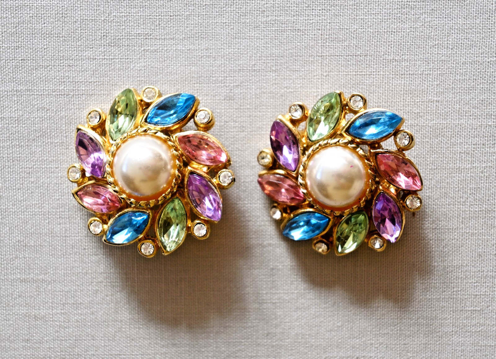 Vintage Multicolor Crystal Faux Pearl Cabochon Gold Tone Floral Clip On Earrings