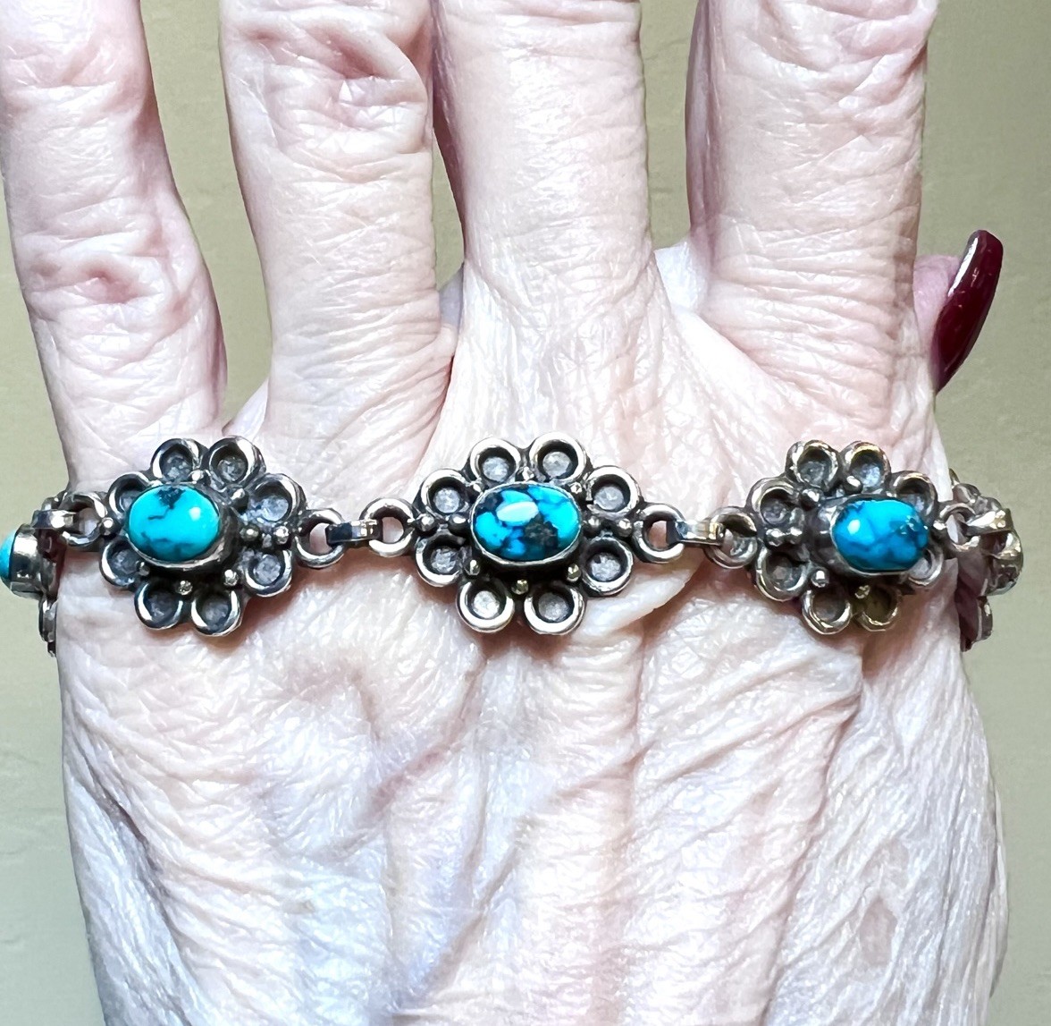 LOVELY Artisan Ornate Sterling Silver Genuine Turquoise Floral Design Bracelet