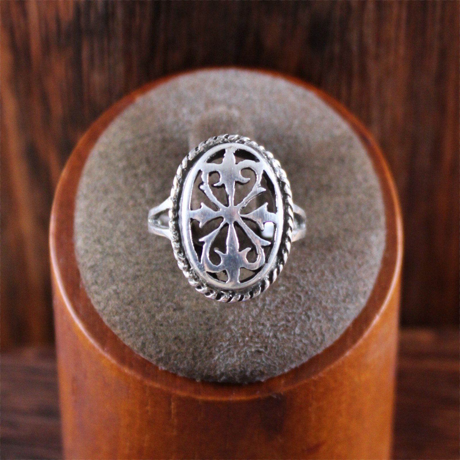 Charles Winston Oval Openwork Fleur-De-Lis Ring Sterling Silver Sz 6.5 Signed CW