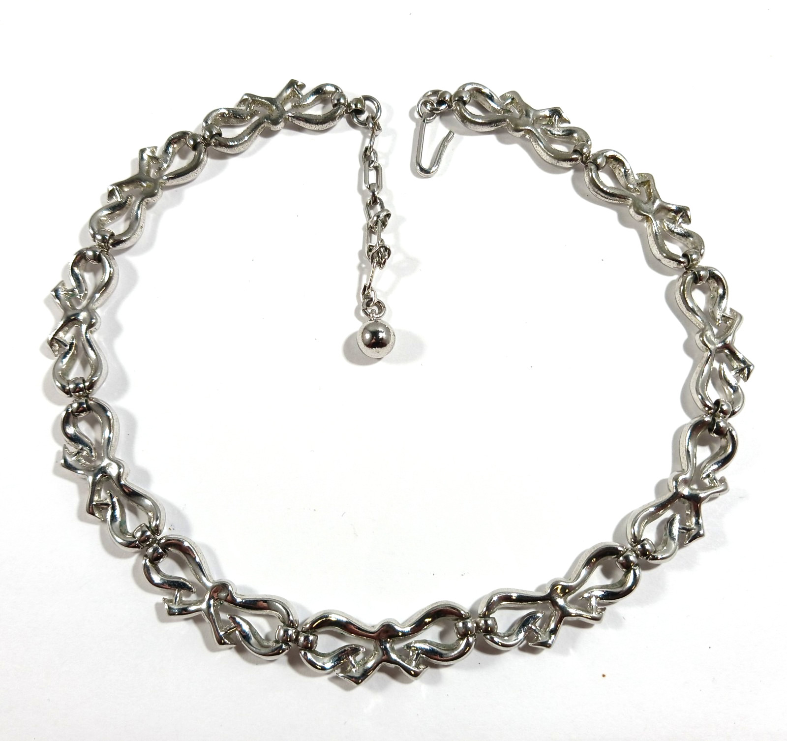 Trifari Signed Silver Collar Necklace ~ Bow Design ~ 16 inches