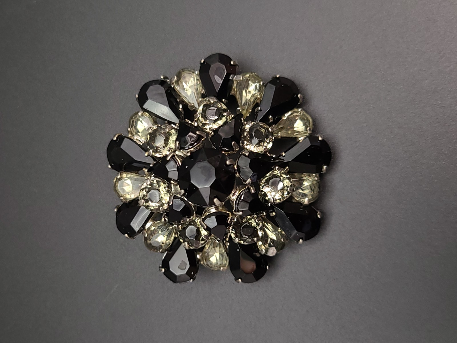 Vintage Juliana Style Black Rhinestone Brooch 1.75″ Unsigned