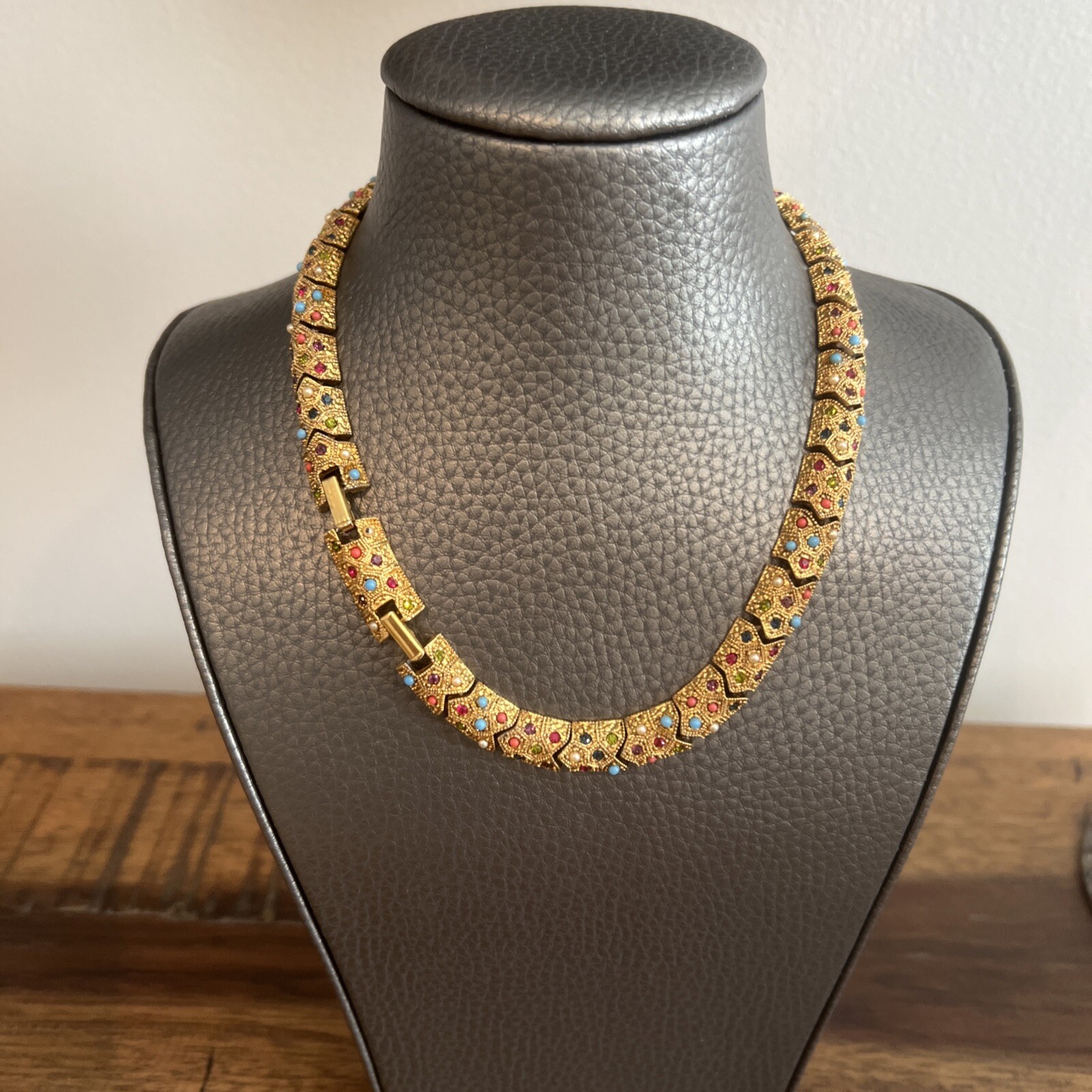 VTG Multicolor Stone Choker Necklace 64 Grams In Weight Unbranded 17” Long.