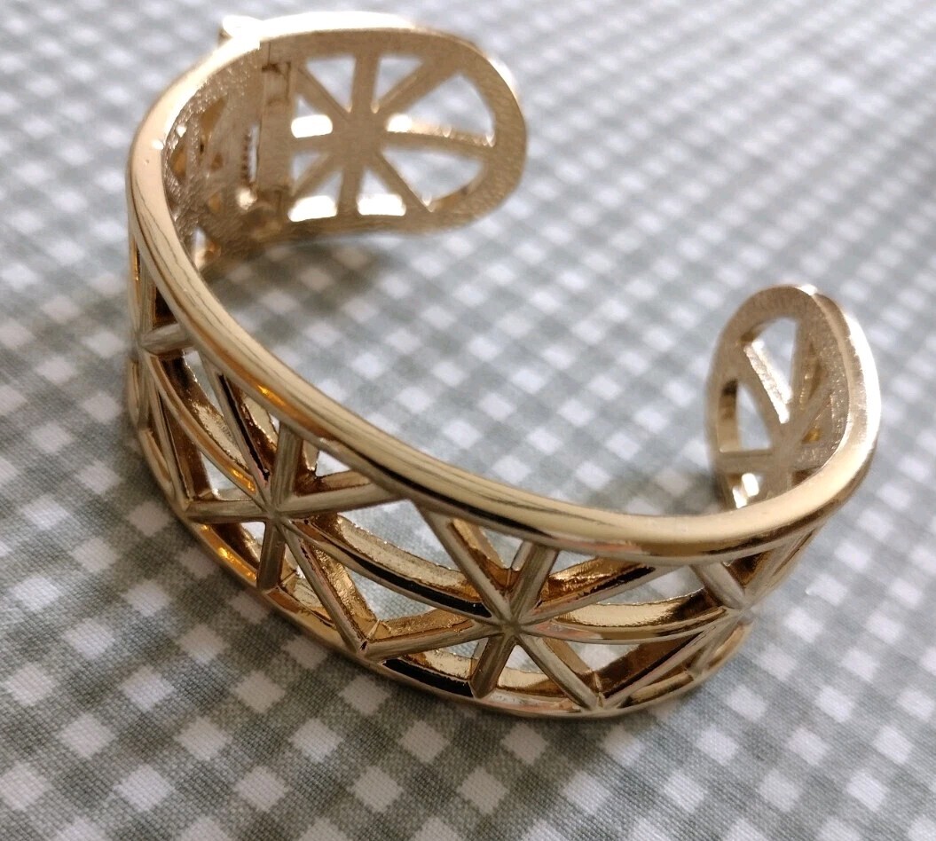 Vintage Avon Bracelet Gold Tone Cuff Hinged Open Back 1 Inch Wide X Pattern New