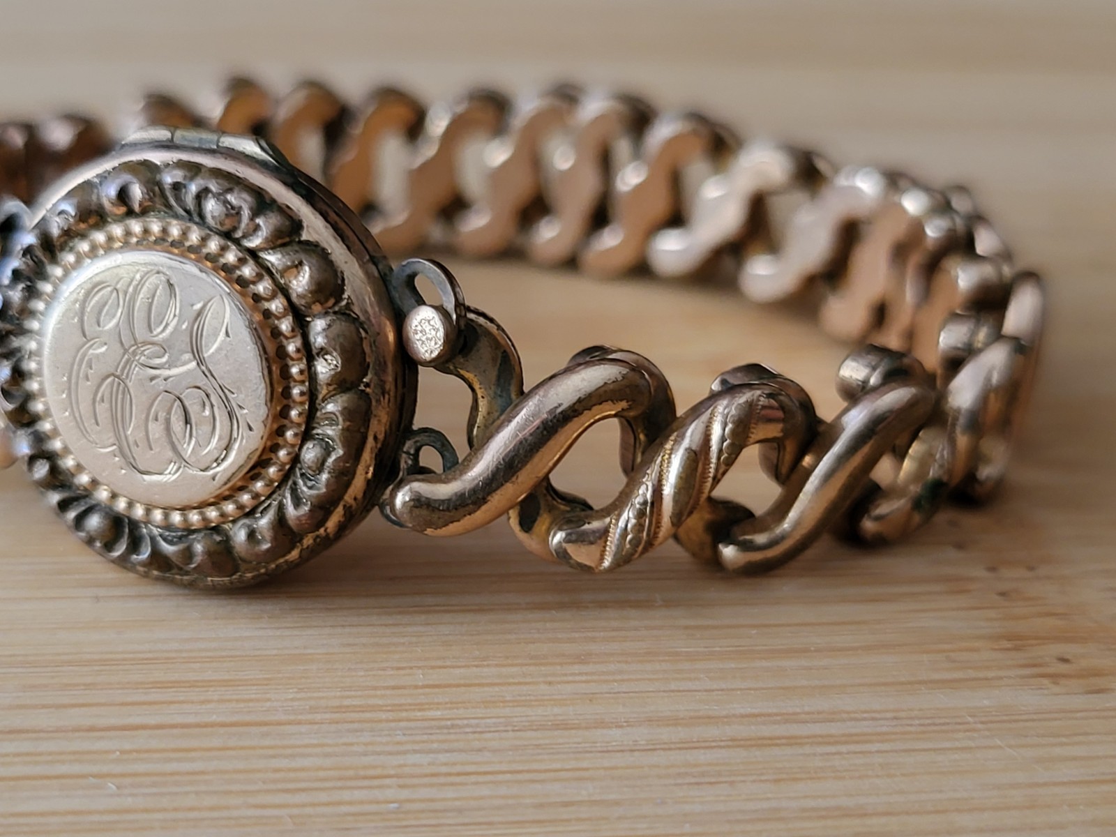 Antique DFB Co Sweetheart Round Locket Expansion Bracelet Pre-Carmen Gold Filled