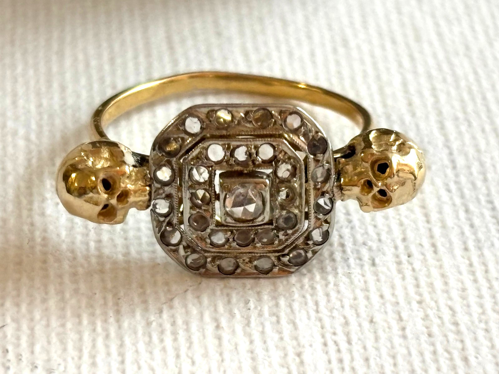 Ant. Victorian Memento Mori Skulls Solid Gold 18k Rose cut Diamonds Ring