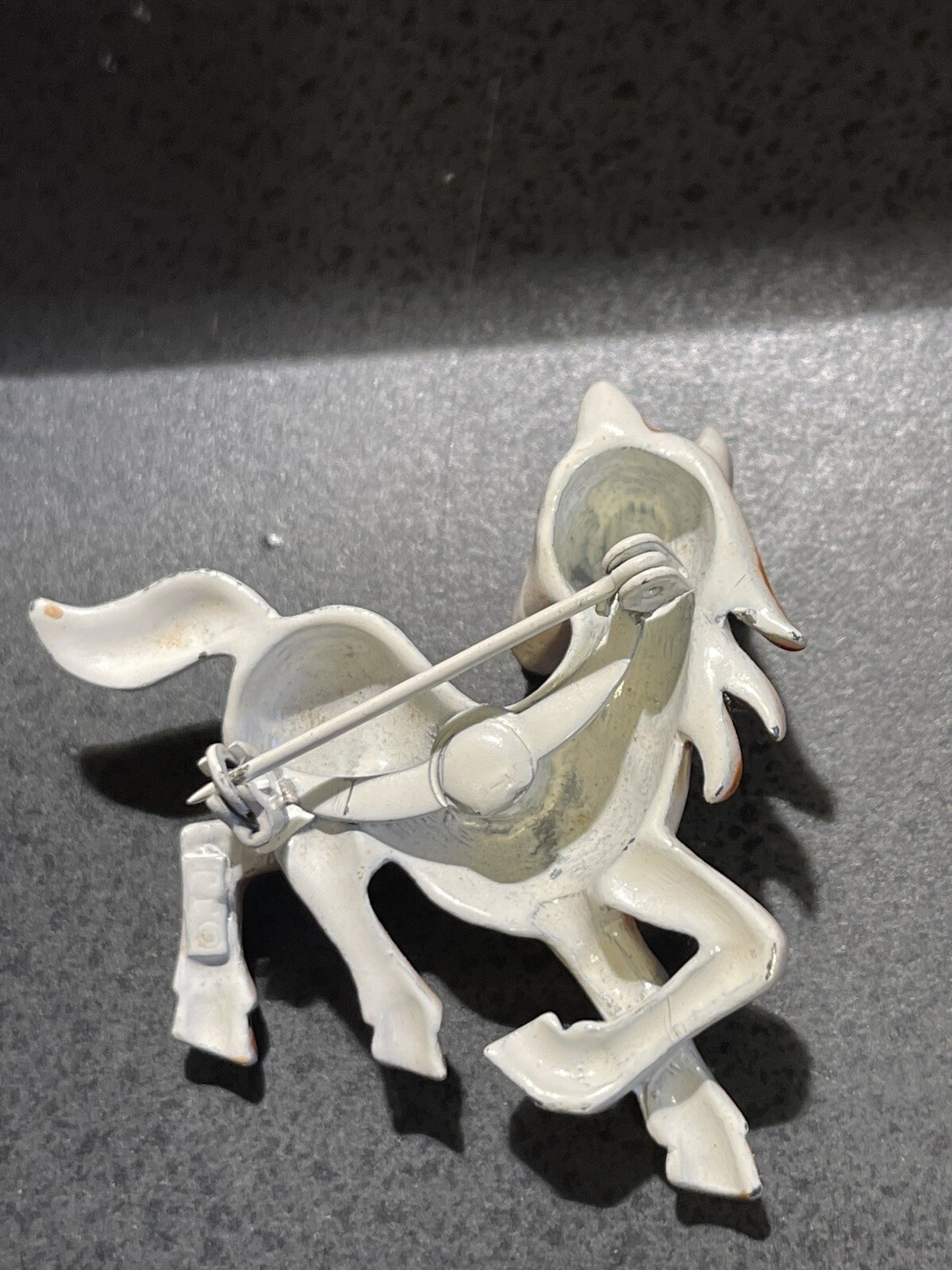 VINTAGE HORSE PIN BROOCH JEWEL EYES LOCKING CLASP ENAMEL FINISH
