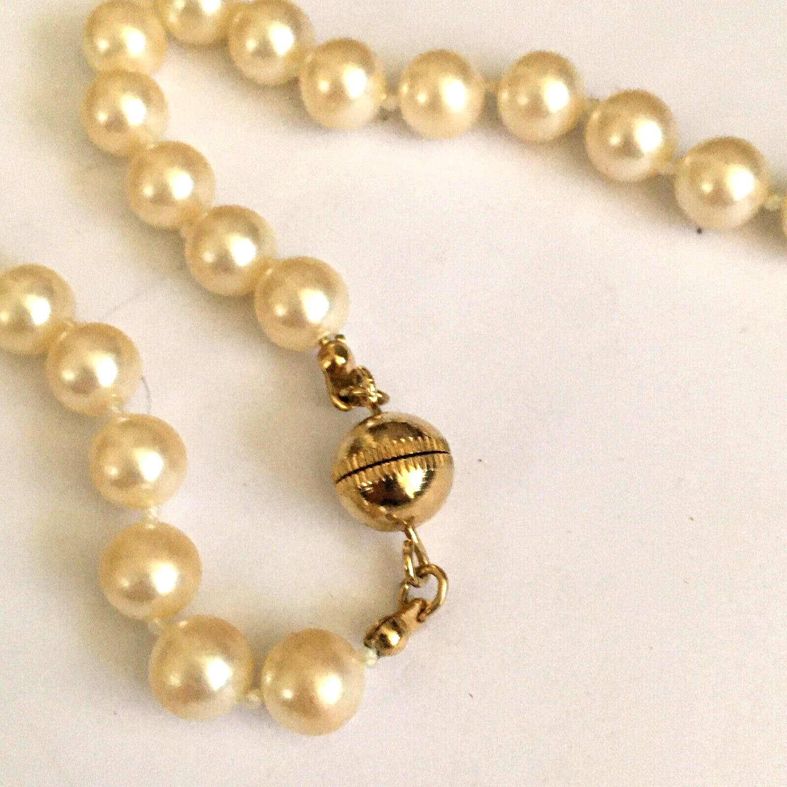 SC Faux Pearl Necklace Hand Knotted Gold Metal Screw Clasp 22 Inches