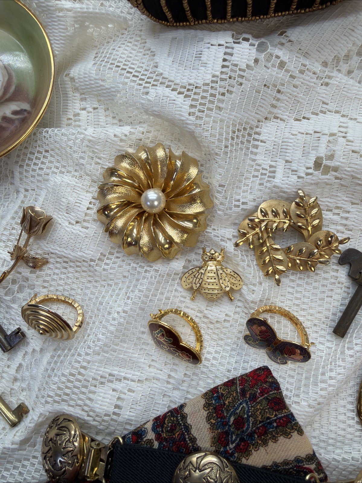 Jewely Lot Estate Scarf Rings Keys Beaded Bag Purse Gloves Pin Dish SEE PICS