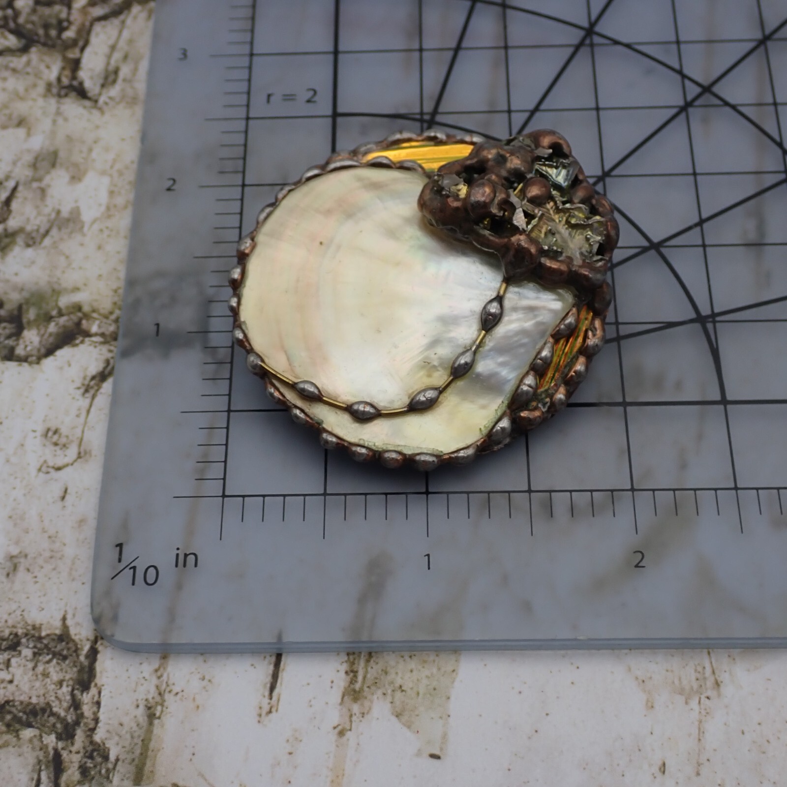 Vtg Brutalist Modern Shell Mixed Metal Layered Round Brooch Signed Travis 676