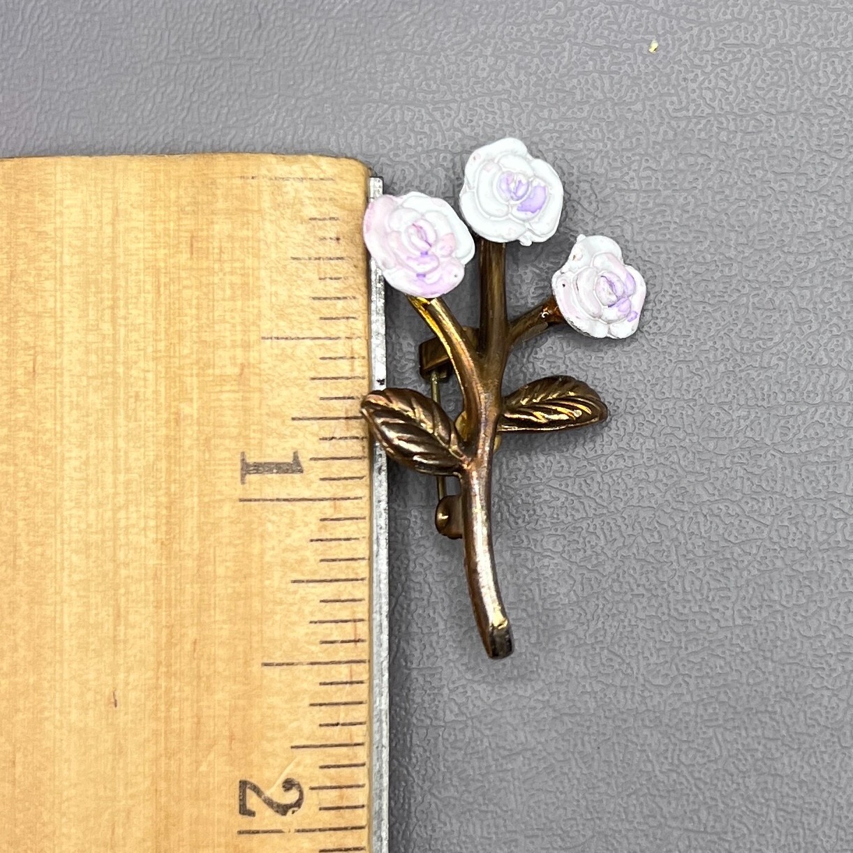 Vintage Roses On Stem Floral 1.5″ Brooch Gold Tone Light Purple Pink White
