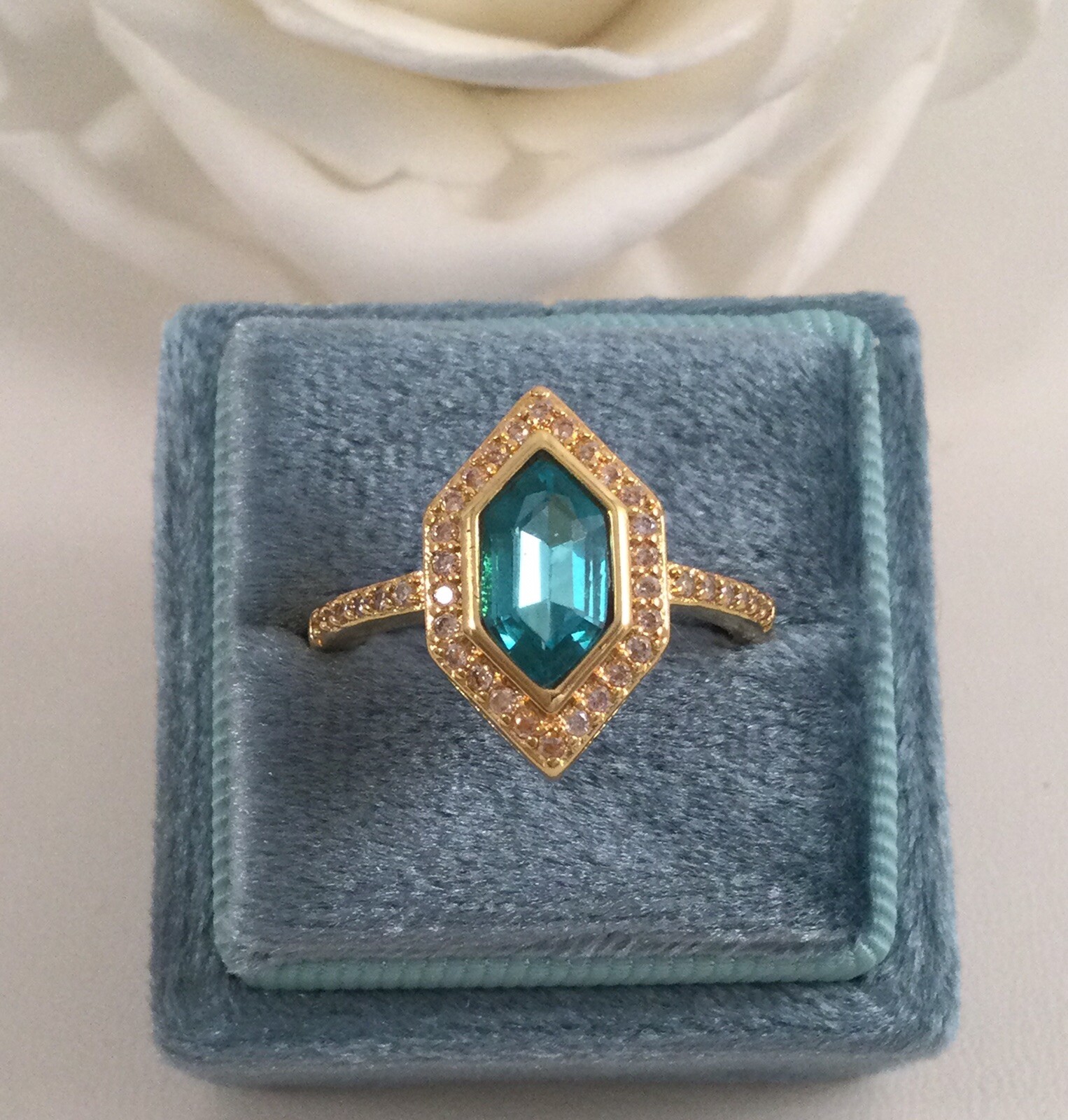 Vintage Jewellery Gold Ring London Blue Topaz White Sapphires Jewelry size 6.5