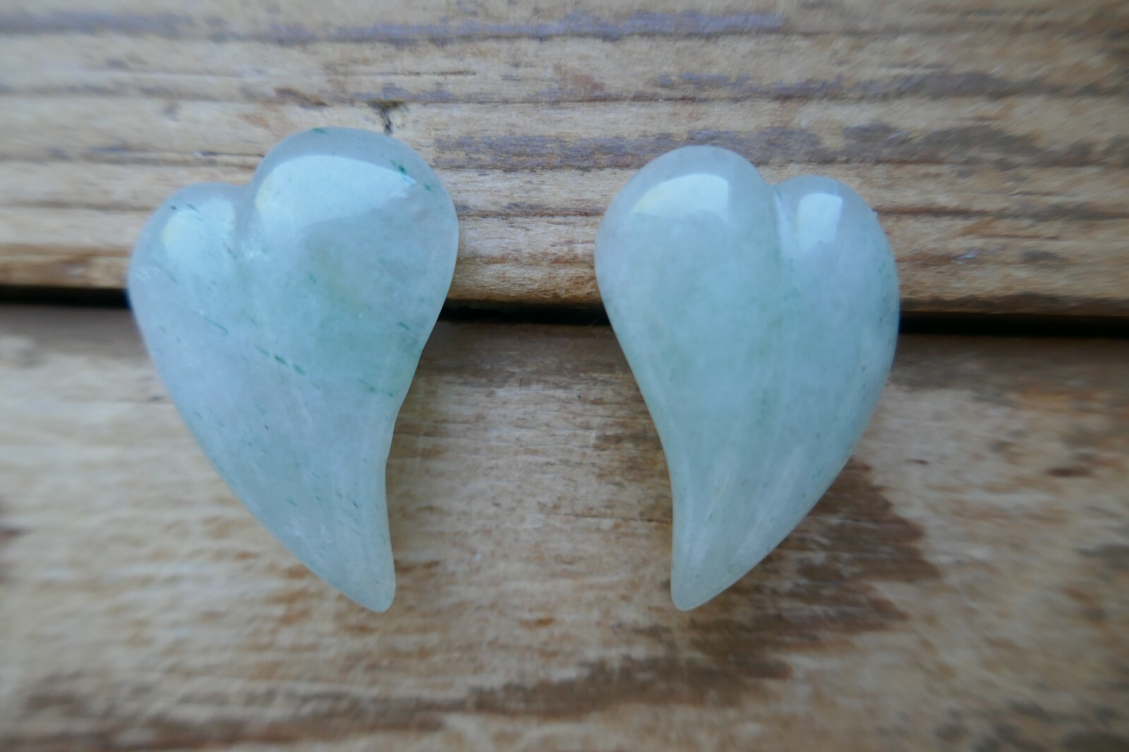 VTG 1980s Green Aventurine 30mm Curved Heart Shaped Pierced Earrings 1 + 1/8″ L