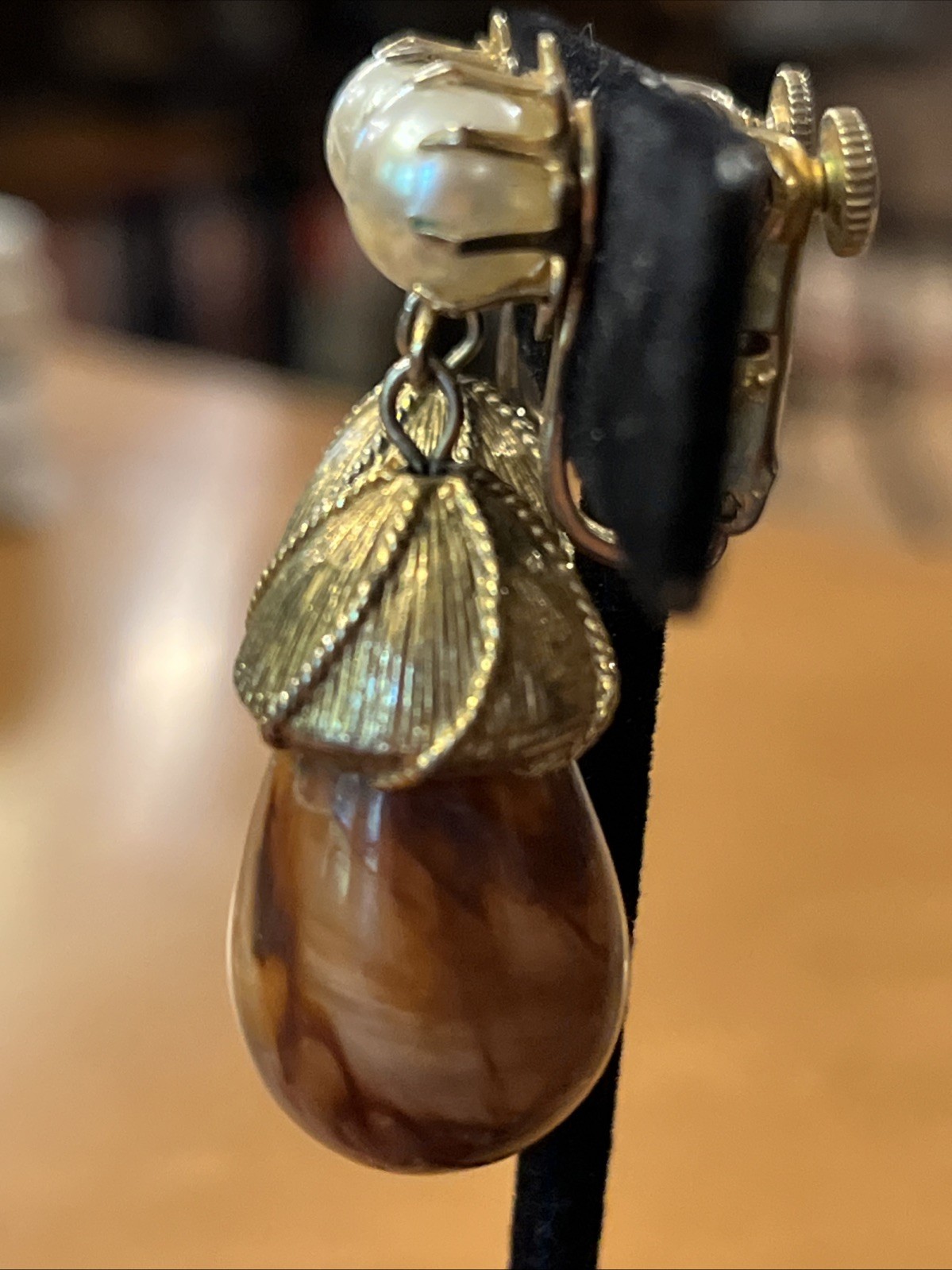 Vintage Classic Coro Dangle Drop Pearl Cabochon Swirled Lucite Clip On Earrings