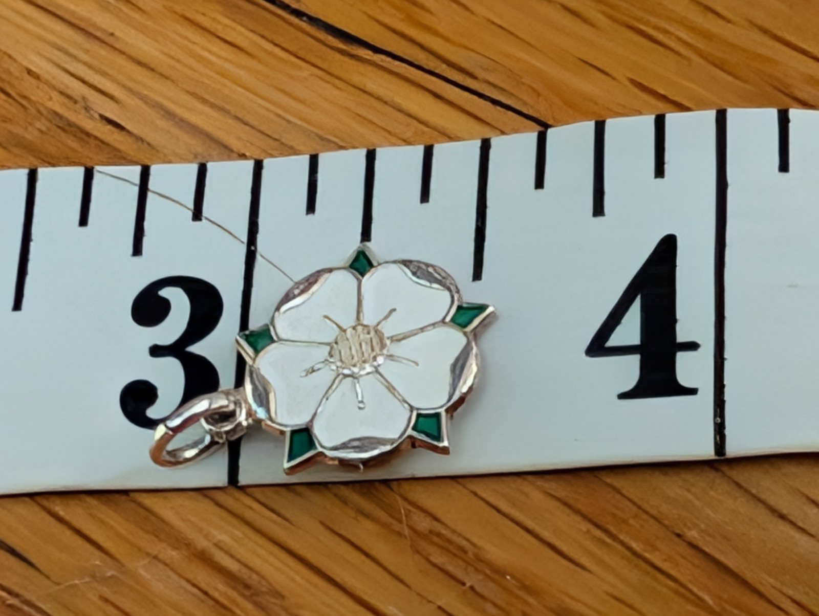 Vtg DEAKIN & FRANCIS Sterling Silver ENAMEL White Rose of York Charm Pendant D&F