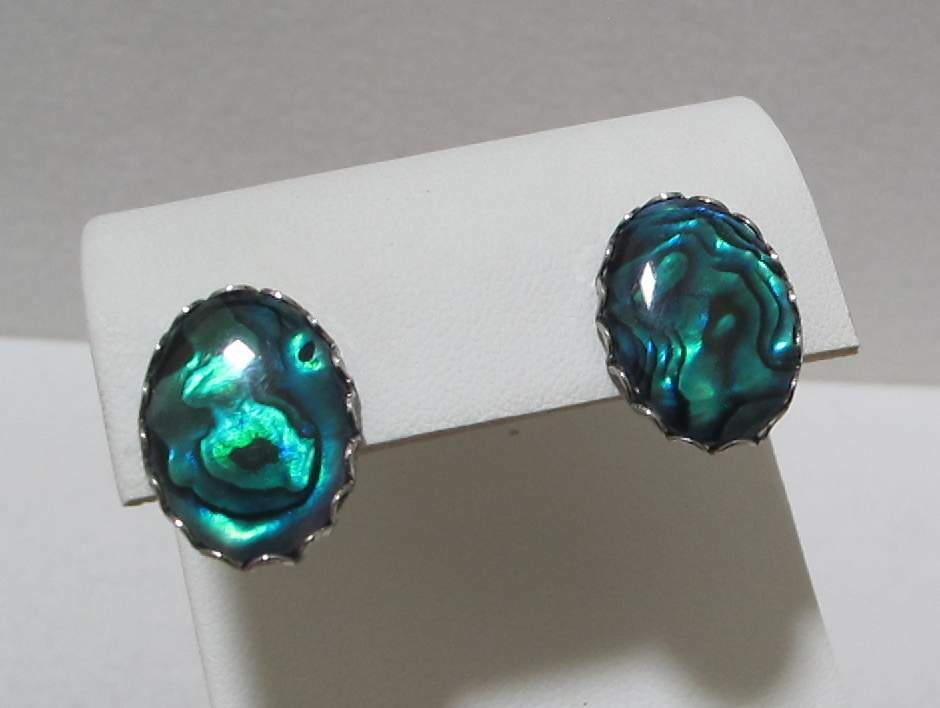Vtg Vivid Iridescent Green Lucite (& Abalone?) Silver Tone Oval Post Pierced Ear