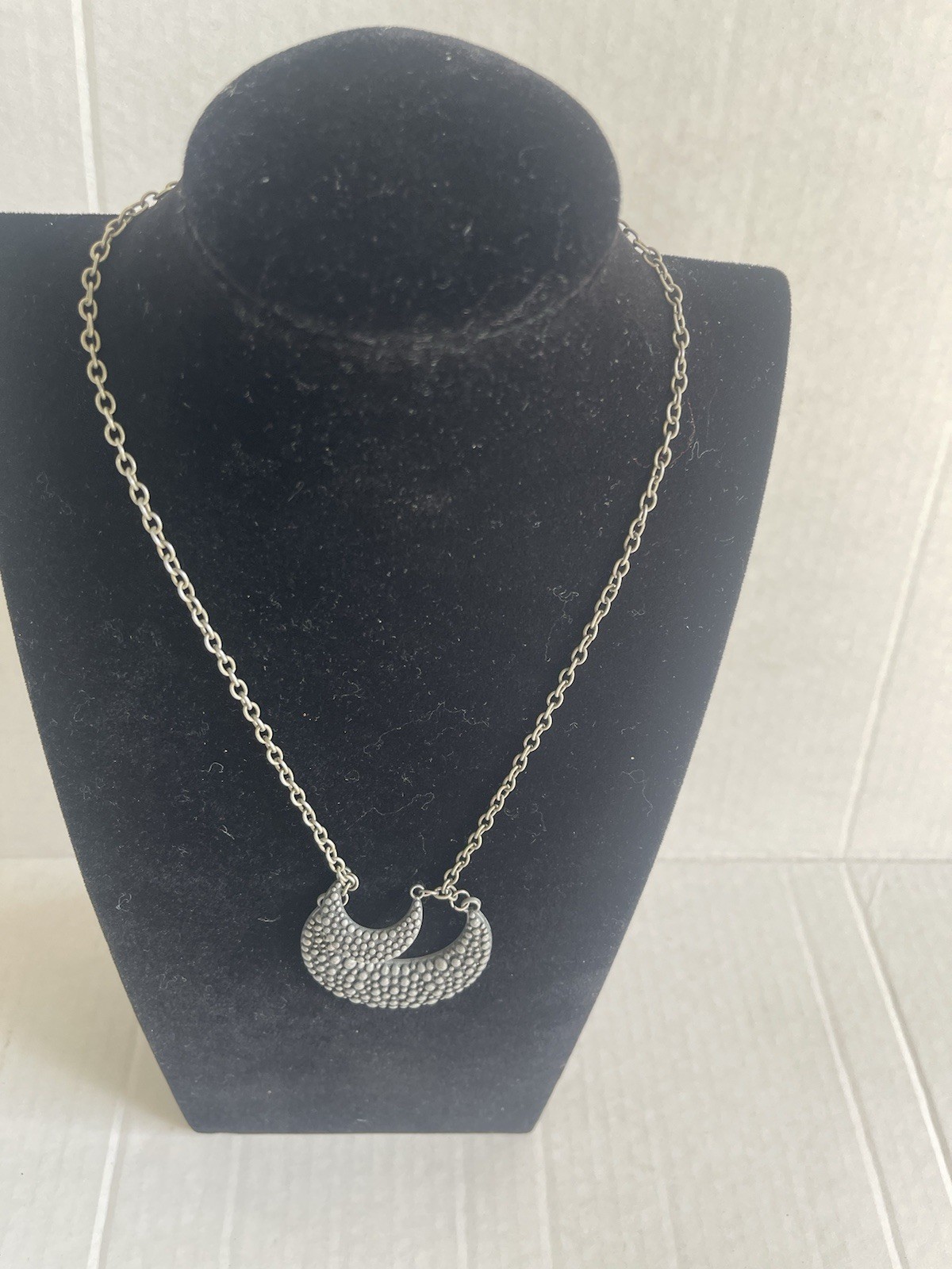 Vintage Antique Silver Tone Textured Double Crescent Moon Necklace, 17″ 18g