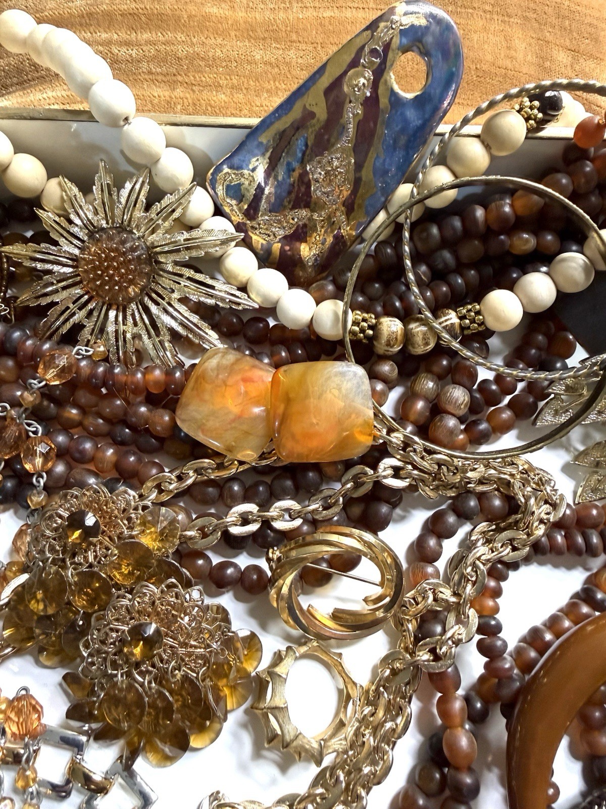 Hand Curated 20 Pc VINTAGE Earthtones Costume Jewelry Necklace Bracelet Lot V7
