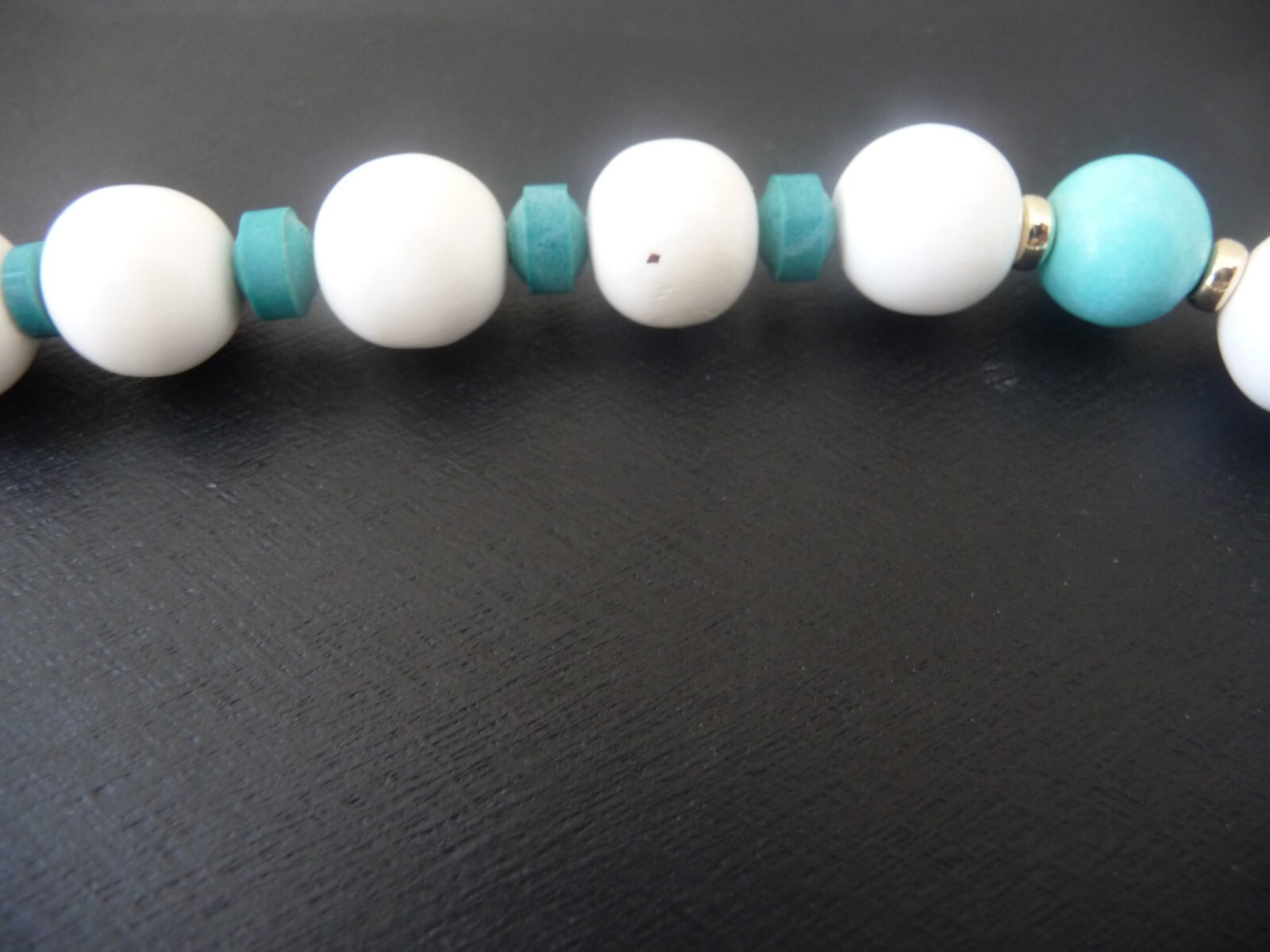 GORGEOUS VINTAGE 14K GENUINE WHITE CORAL TURQUOISE BEADED STATEMENT NECKLACE!