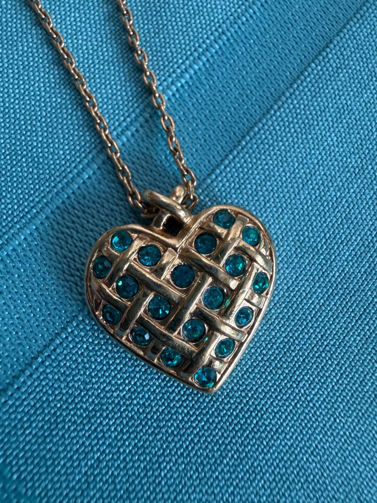 Vintage Avon Lattice Weave Heart Pendant Necklace Teal Aquamarine Rhinestone