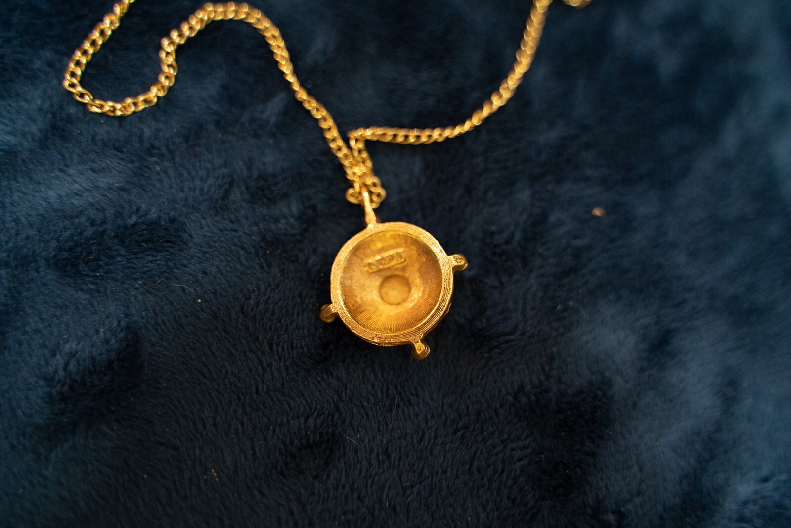Vintage Coro Pendant Gold Nautical Circular Cannetille art deco nouveau pattern