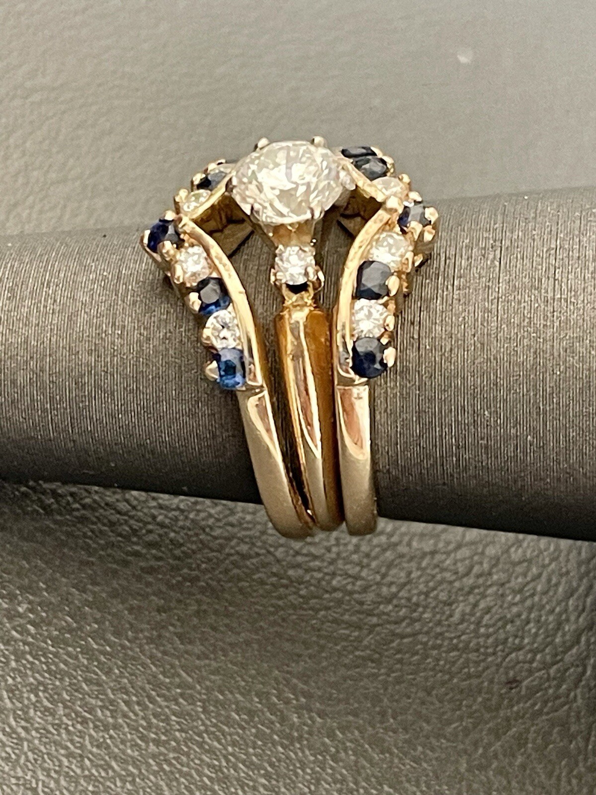 14KT Yellow Gold Sapphire and Diamond Ring. Size 5.75(BU8)