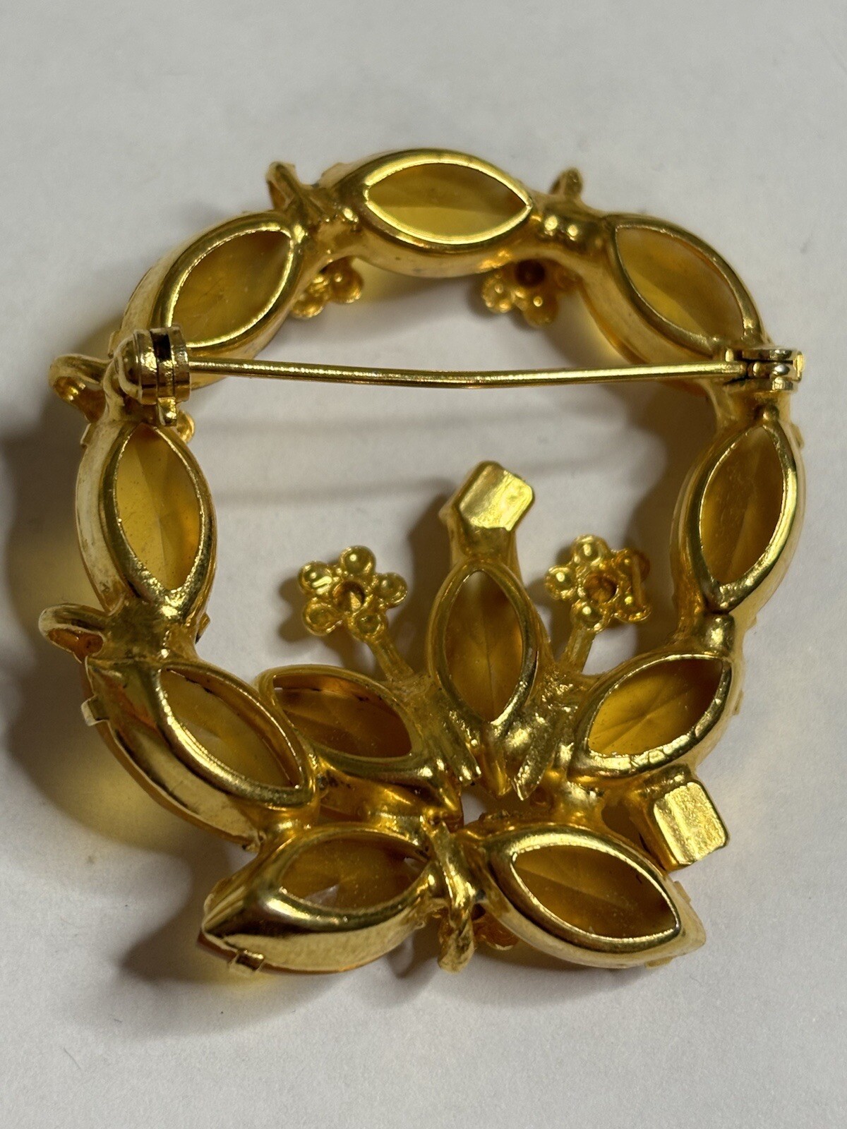 Vintage Style Wreath Shaped Pin Brooch With Flowers Gold Tone