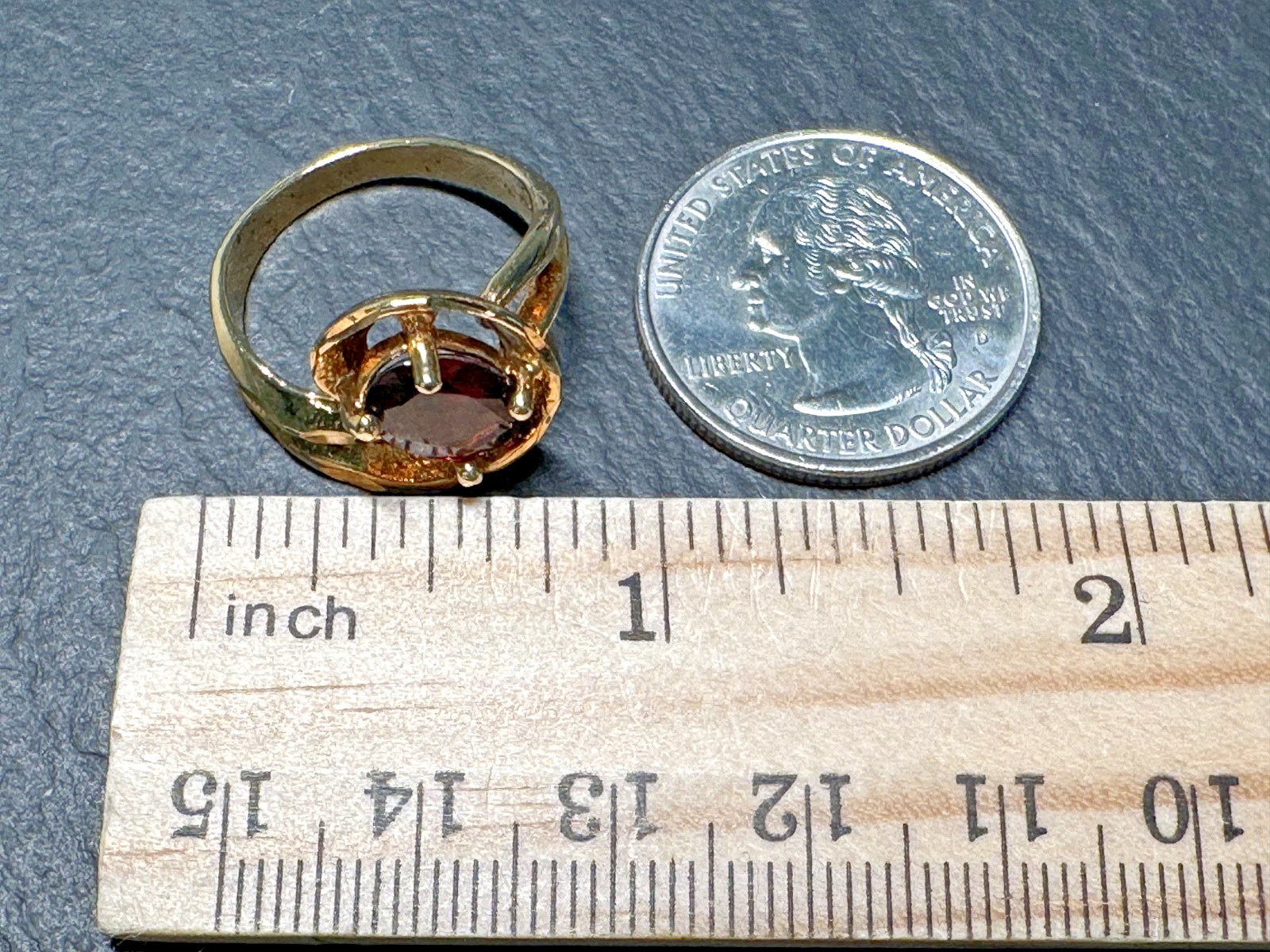GOLD TONE & OVAL RED ACCENT SCROLL RING SIZE 7.5 H613