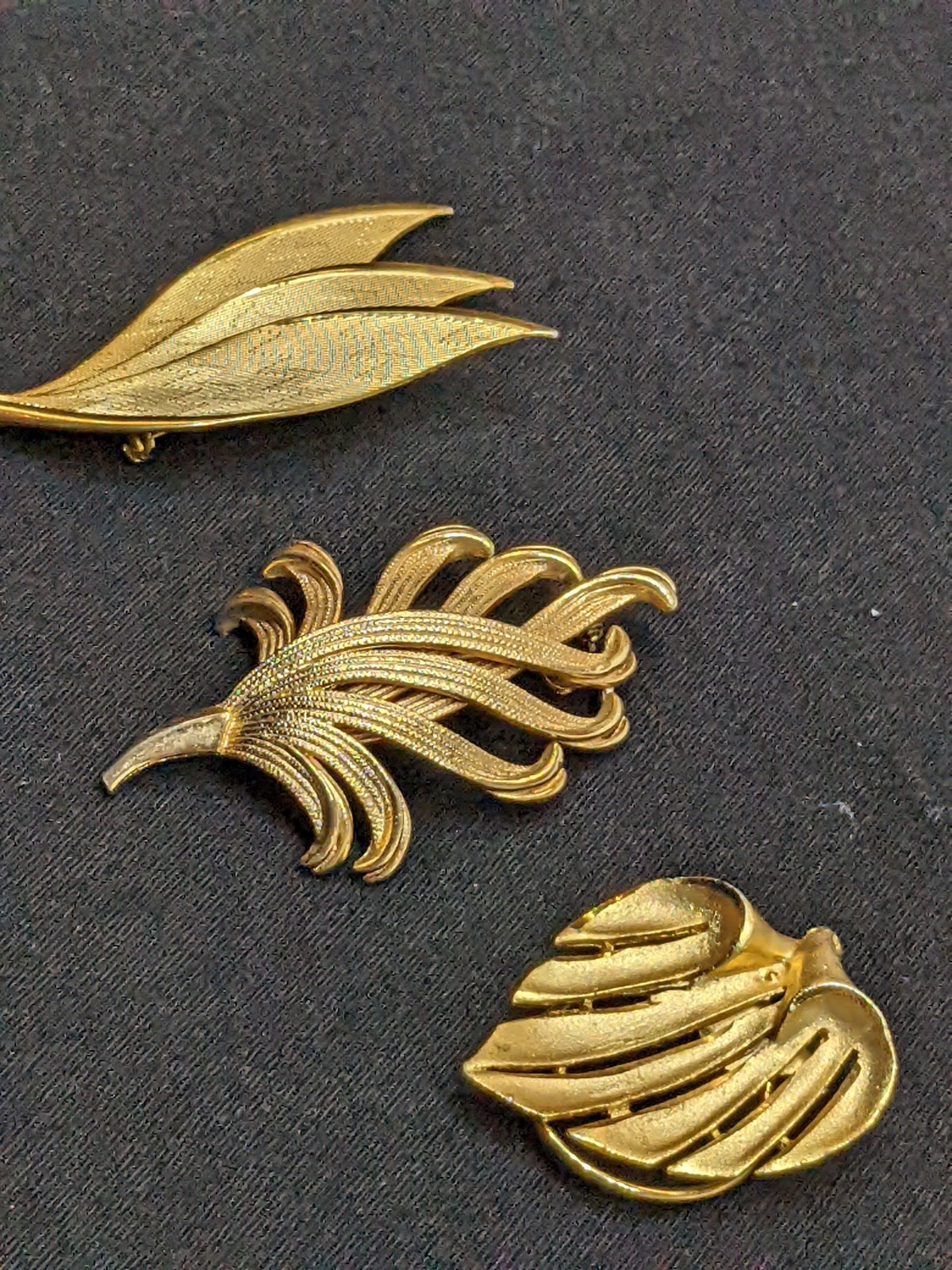Vintage Lot of Leaf Broochs Gold Tone Pin Signed Lisa Estate Find Nature Trees